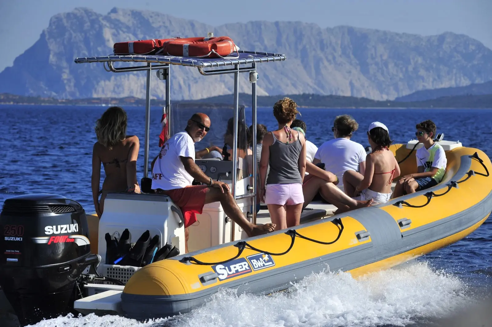 Escursione in gommone Karibu verso Tavolara